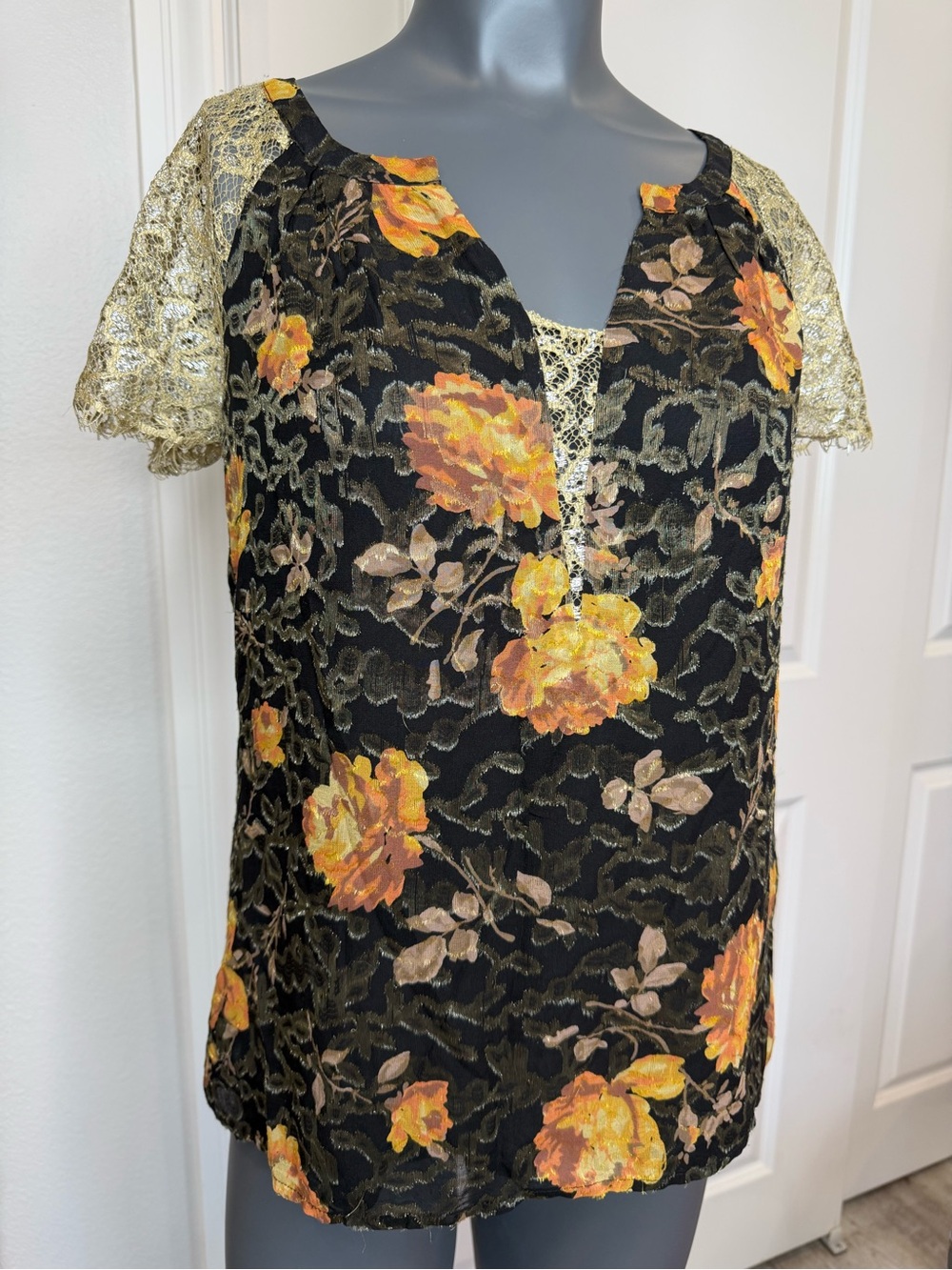 Anthropologie HD in Paris Disa Burnout Floral Silk Metallic Lace Blouse Size 4